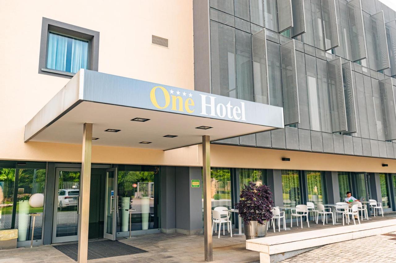 One Hotel & Restaurant Dalmine Eksteriør billede