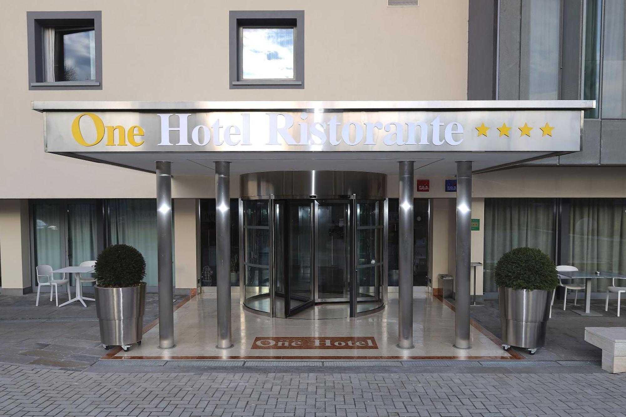 One Hotel & Restaurant Dalmine Eksteriør billede